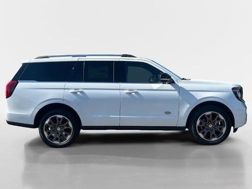Star White 2027 Ford Expedition King Ranch