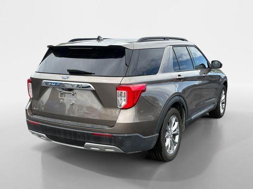 Stone Gray Metallic 2021 Ford Explorer XLT