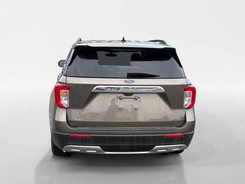Stone Gray Metallic 2021 Ford Explorer XLT