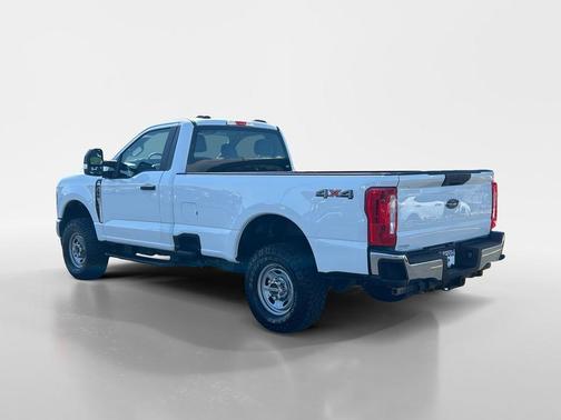 Oxford White 2024 Ford F-250 XL