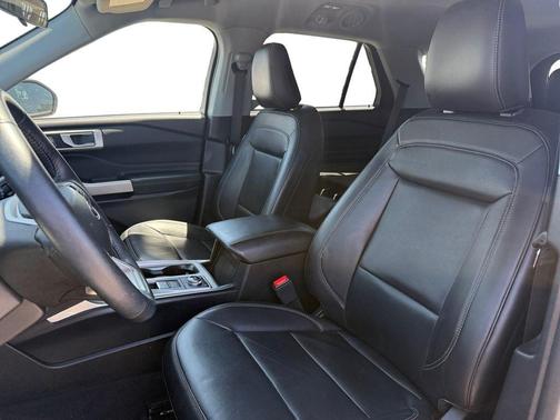 White Metallic 2023 Ford Explorer XLT