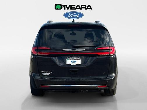 2021 Chrysler Pacifica Touring-L