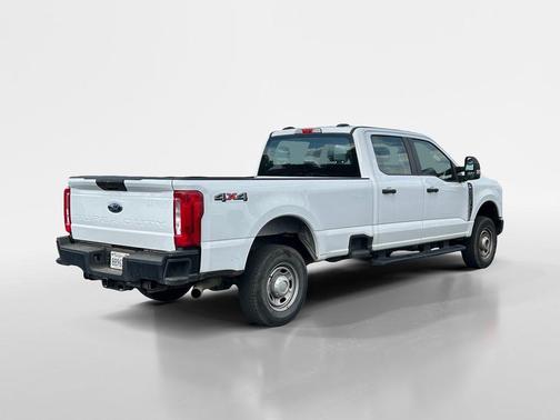 Oxford White 2024 Ford F-250 XL