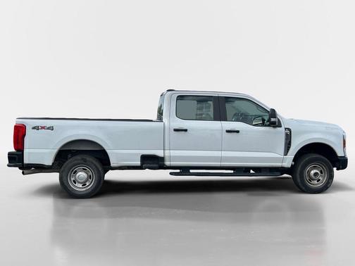 Oxford White 2024 Ford F-250 XL