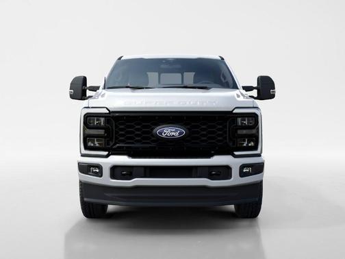 Oxford White 2027 Ford F-350 XLT