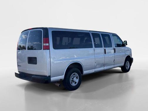 Silver Ice Metallic 2017 Chevrolet Express 3500 LS