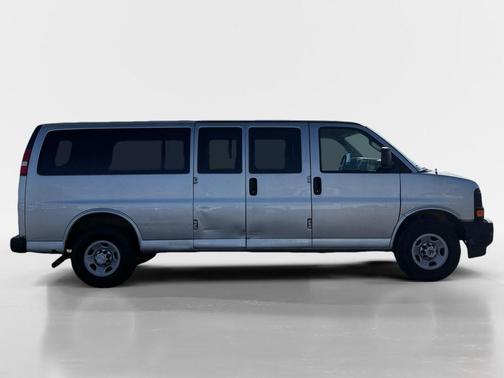 Silver Ice Metallic 2017 Chevrolet Express 3500 LS
