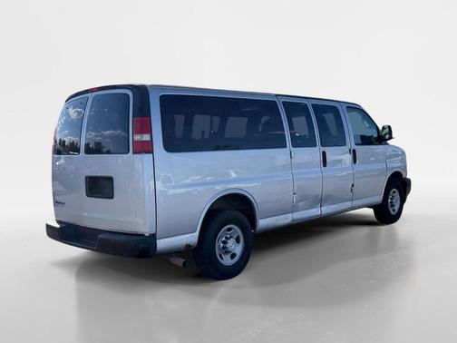 Silver Ice Metallic 2017 Chevrolet Express 3500 LS