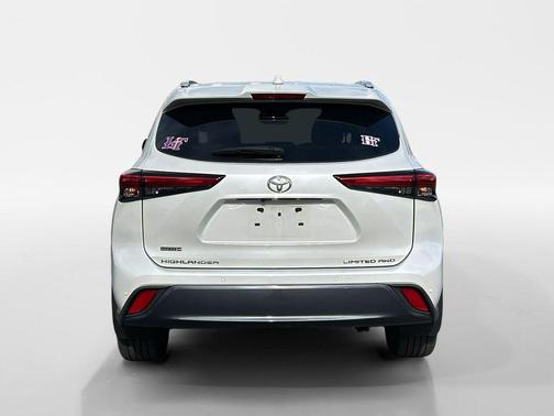 Wind Chill Pearl 2022 Toyota Highlander Limited