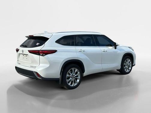 Wind Chill Pearl 2022 Toyota Highlander Limited