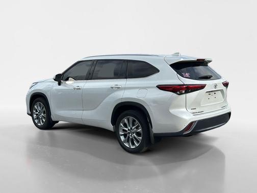 Wind Chill Pearl 2022 Toyota Highlander Limited