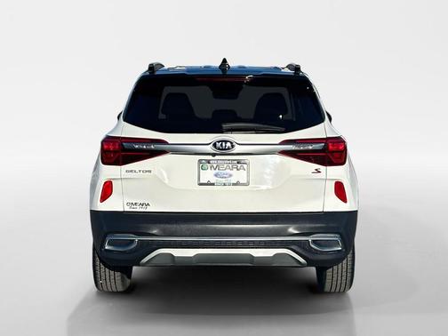 Clear White / Black Roof 2021 Kia Seltos S