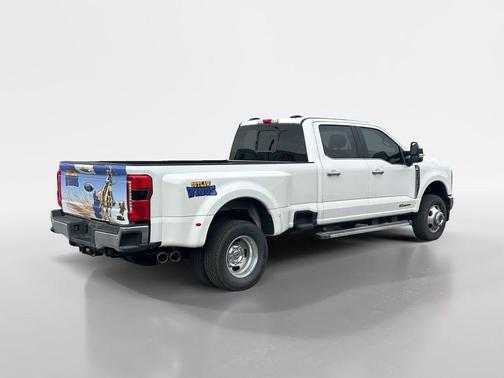 Star White 2024 Ford F-350 Lariat Super Duty