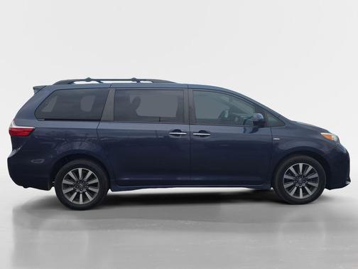 2018 Toyota Sienna XLE