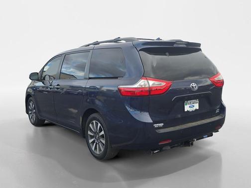 2018 Toyota Sienna XLE