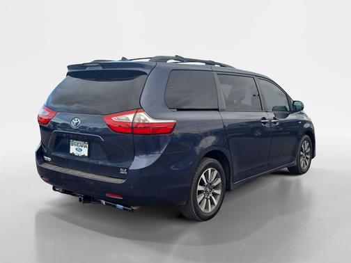 2018 Toyota Sienna XLE