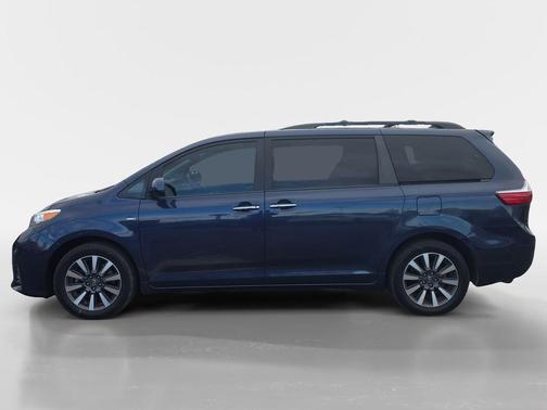 2018 Toyota Sienna XLE