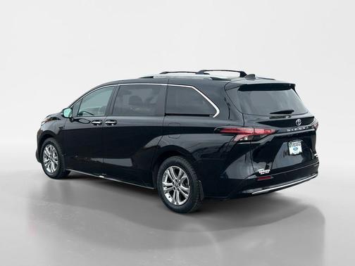 2022 Toyota Sienna Platinum 7 Passenger