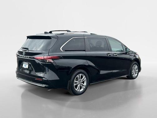2022 Toyota Sienna Platinum 7 Passenger