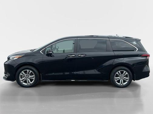 2022 Toyota Sienna Platinum 7 Passenger
