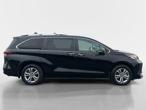 2022 Toyota Sienna Platinum 7 Passenger