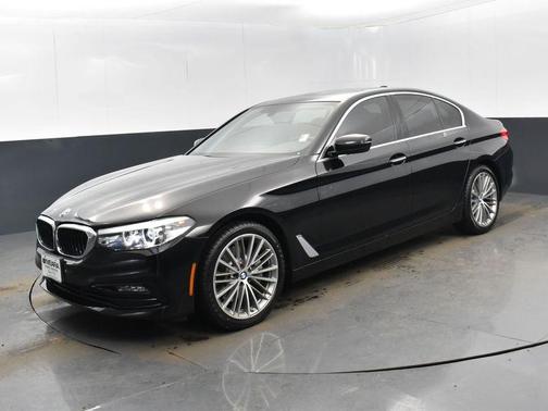 Photo 3 of 41 of 2017 BMW 530 i xDrive