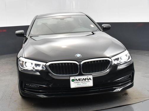 Photo 2 of 41 of 2017 BMW 530 i xDrive