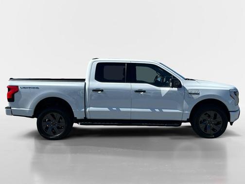Oxford White 2023 Ford F-150 Lightning XLT