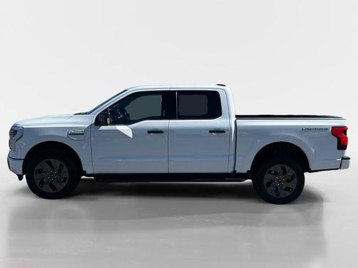 Oxford White 2023 Ford F-150 Lightning XLT