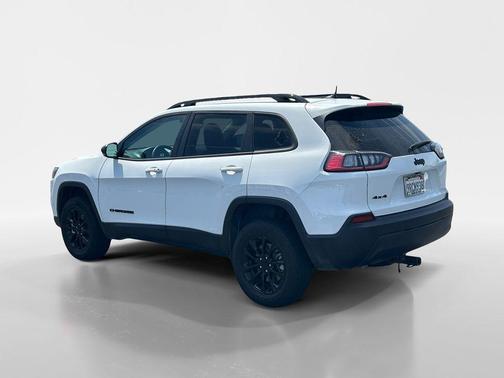 Bright White Clearcoat 2023 Jeep Cherokee Altitude Lux