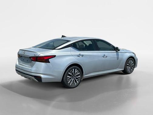 Brilliant Silver Metallic 2023 Nissan Altima 2.5 SV
