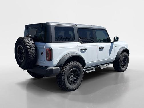 Oxford White 2023 Ford Bronco Wildtrak