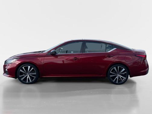2022 Nissan Altima 2.0 SR