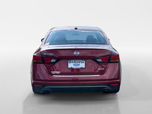 2022 Nissan Altima 2.0 SR