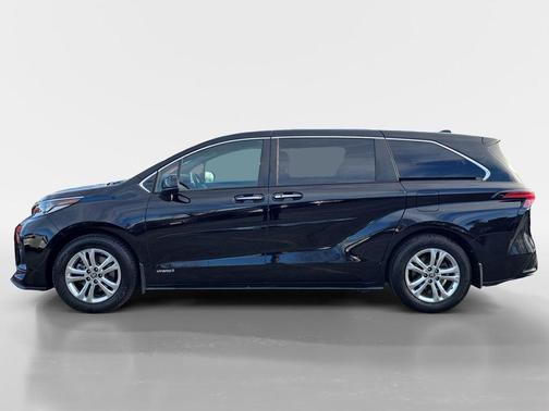 2021 Toyota Sienna XSE 7 Passenger