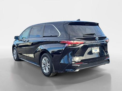 2021 Toyota Sienna XSE 7 Passenger