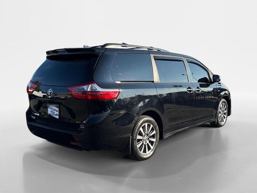 2020 Toyota Sienna XLE Premium