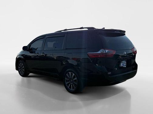 2020 Toyota Sienna XLE Premium