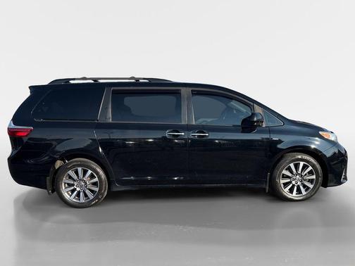 2020 Toyota Sienna XLE Premium
