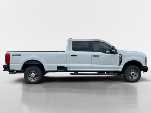 Oxford White 2025 Ford F-250 XL
