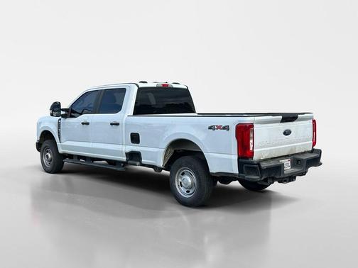 Oxford White 2025 Ford F-250 XL