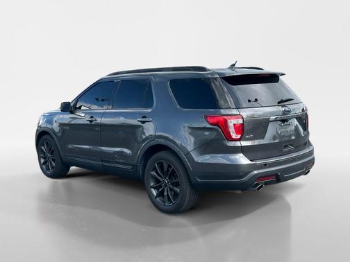 Magnetic 2018 Ford Explorer XLT