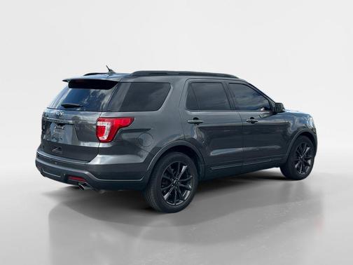 Magnetic 2018 Ford Explorer XLT
