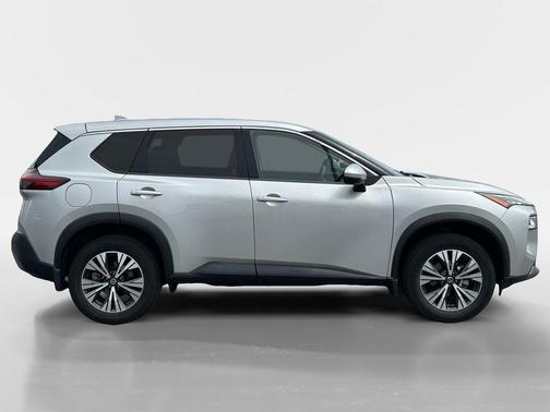 Brilliant Silver Metallic 2021 Nissan Rogue SV