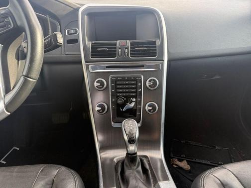 Flamenco Red Metallic 2016 Volvo XC60 T5 Drive-E Premier