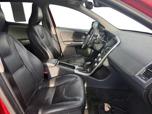 Flamenco Red Metallic 2016 Volvo XC60 T5 Drive-E Premier