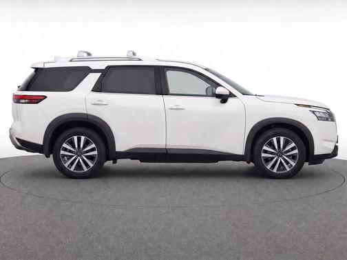White 2023 Nissan Pathfinder SL
