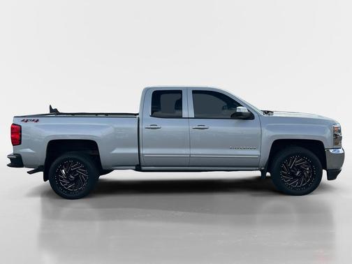 Silver Ice Metallic 2018 Chevrolet Silverado 1500 LT