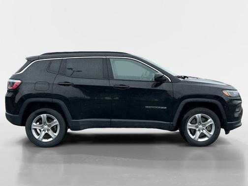 Diamond Black 2024 Jeep Compass Latitude
