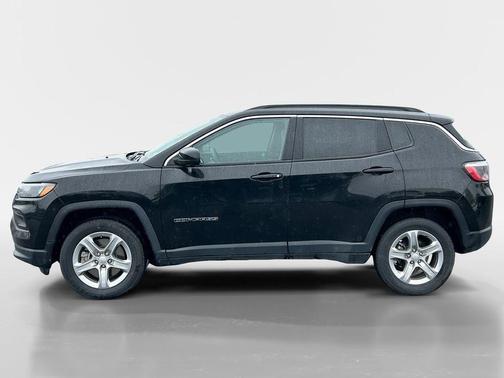 Diamond Black 2024 Jeep Compass Latitude